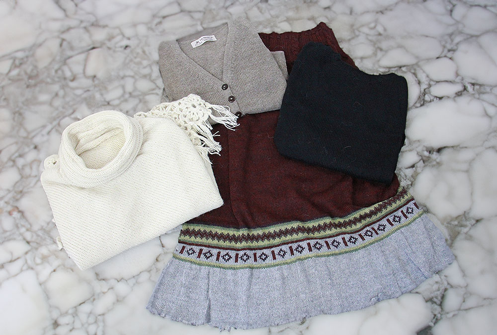 Armario cápsula, falda, poncho chaqueta y jersey en lana de alpaca